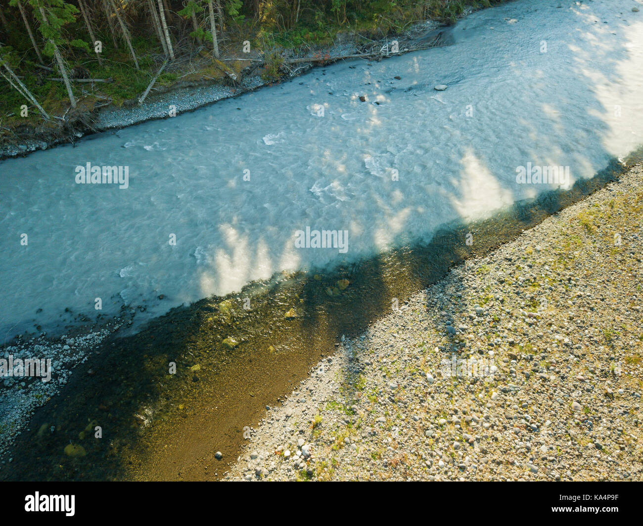 Confluenza del greenwater e fiumi Bianco a Washington il Cascade Mountains. Foto Stock