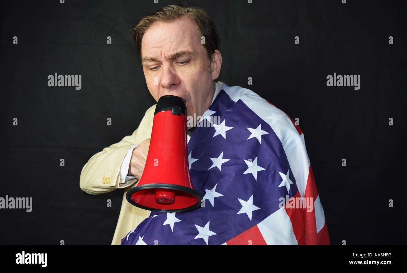 Uomo politico americano con bandiera Foto Stock
