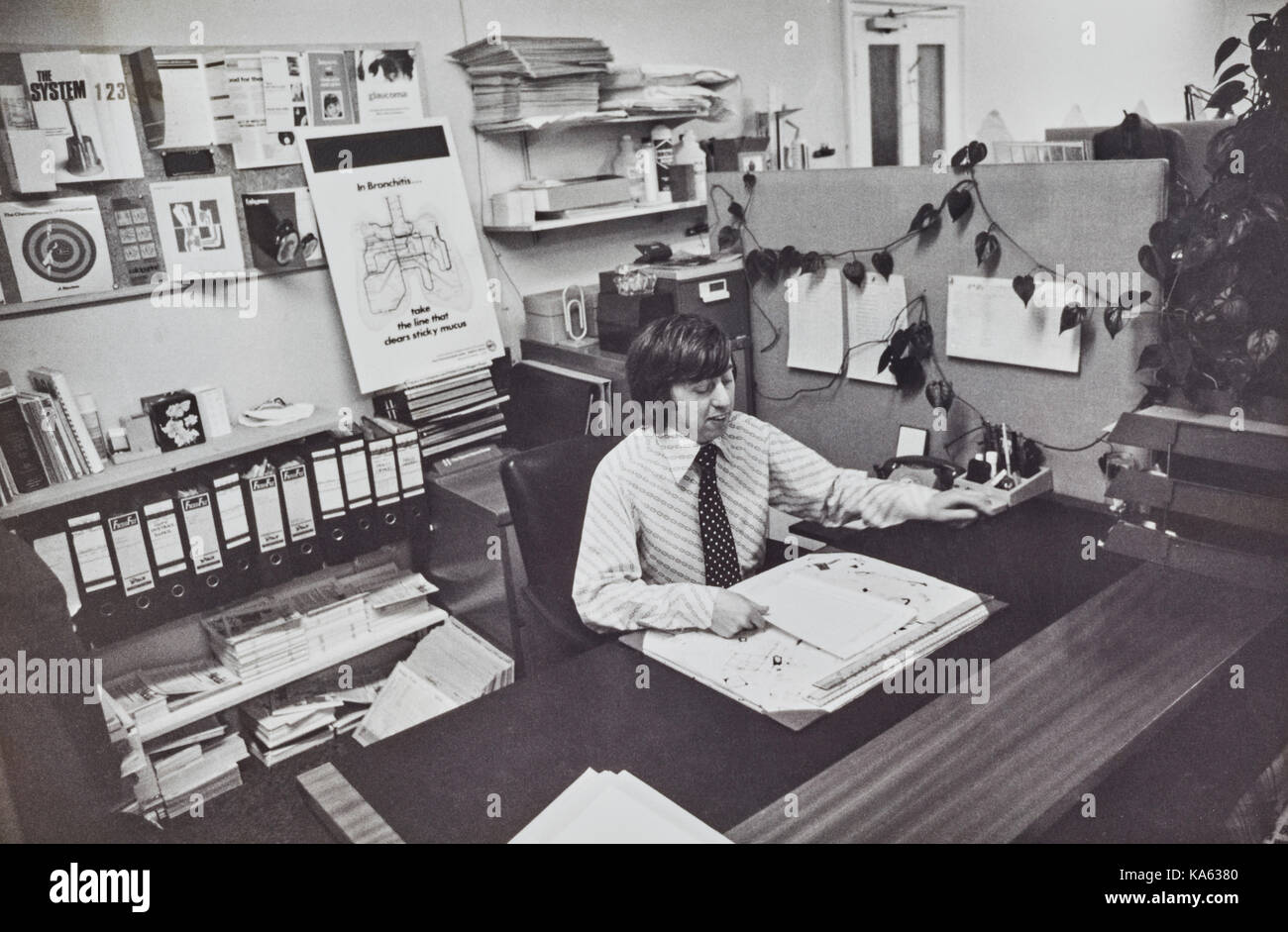 Reparto di produzione in una piccola agenzia di pubblicità nel 1978 Foto Stock