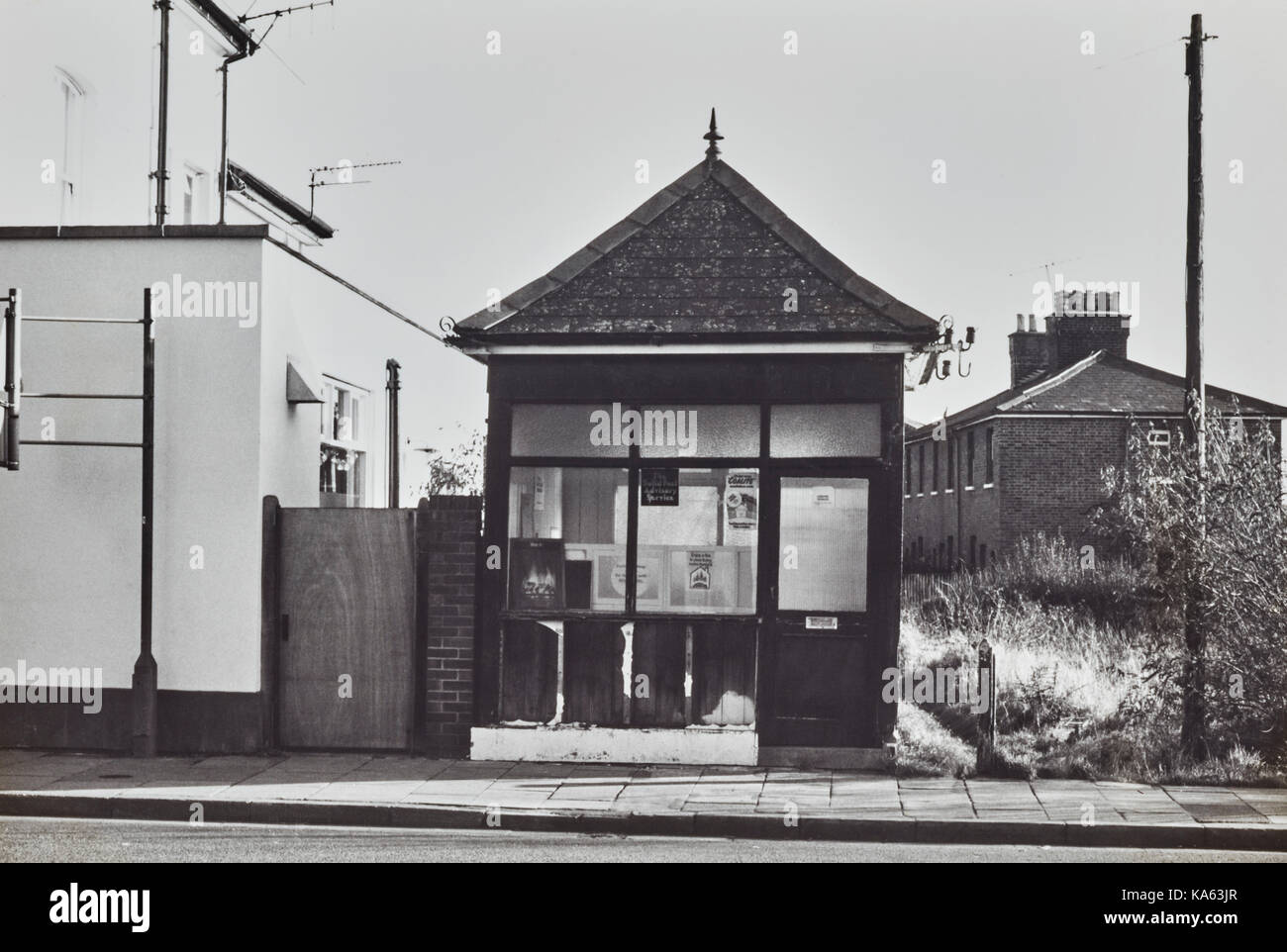 Gennaio 1981, Cosham, High Street l'ufficio dove si è andato per ordinare una consegna di carbone Foto Stock