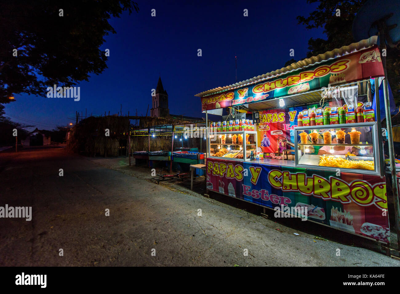 Peddler nella piazza principale di Xcunyá, Yucatan (Messico) Foto Stock