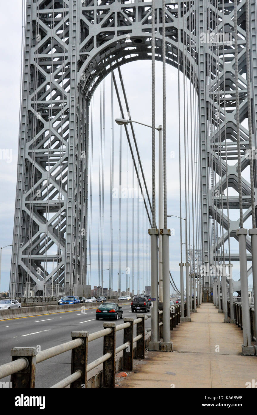 Il Ponte George Washington Bridge spanning del Fiume Hudson tra la Washington Heights, Manhattan a New York City e Fort Lee, New Jersey. Foto Stock