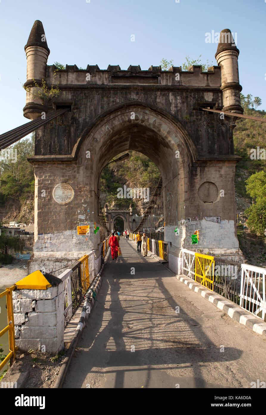 Il vecchio ponte di sospensione Victoria, mandi. Himachal Pradesh, India Foto Stock