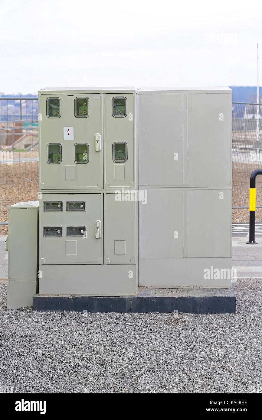 Misuratori di elettricità in resistente agli agenti atmosferici cabinet Foto Stock