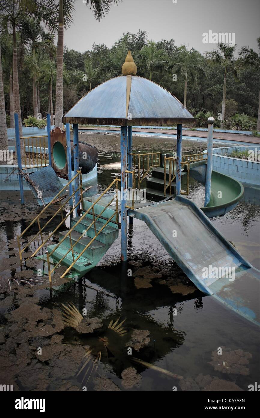 Abbandonato il parco acquatico , Hue, Vietnam Foto Stock