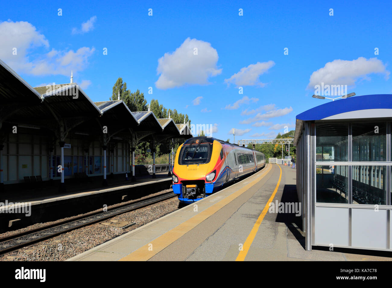 East Midlands Meridian unità, 222 022 alla stazione di Kettering, Northamptonshire County, Inghilterra; Gran Bretagna; Regno Unito Foto Stock