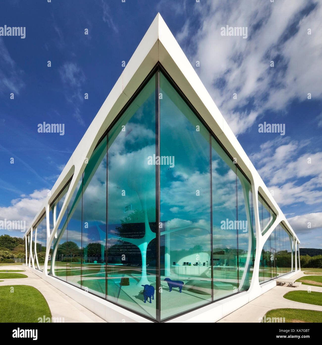 Leonardo cubo di vetro, edificio futuristico, presentazione centro, Bad Driburg, RENANIA DEL NORD-VESTFALIA, Germania Foto Stock