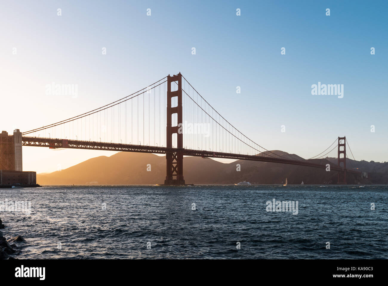 Il Golden Gate Bridge al tramonto - San Francisco, California, Stati Uniti d'America Foto Stock