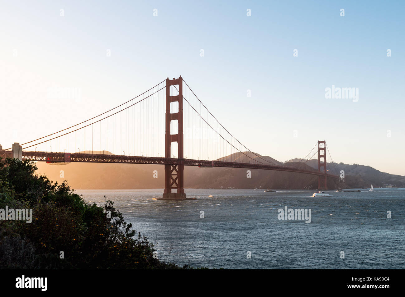 Il Golden Gate Bridge al tramonto - San Francisco, California, Stati Uniti d'America Foto Stock