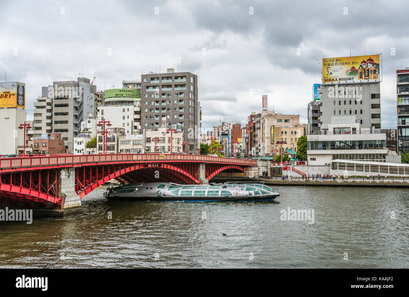 Nave turistica "Himiko" della linea di crociera di Tokyo presso il fiume Sumida ad Asakusa nel centro di Tokyo, Giappone Foto Stock
