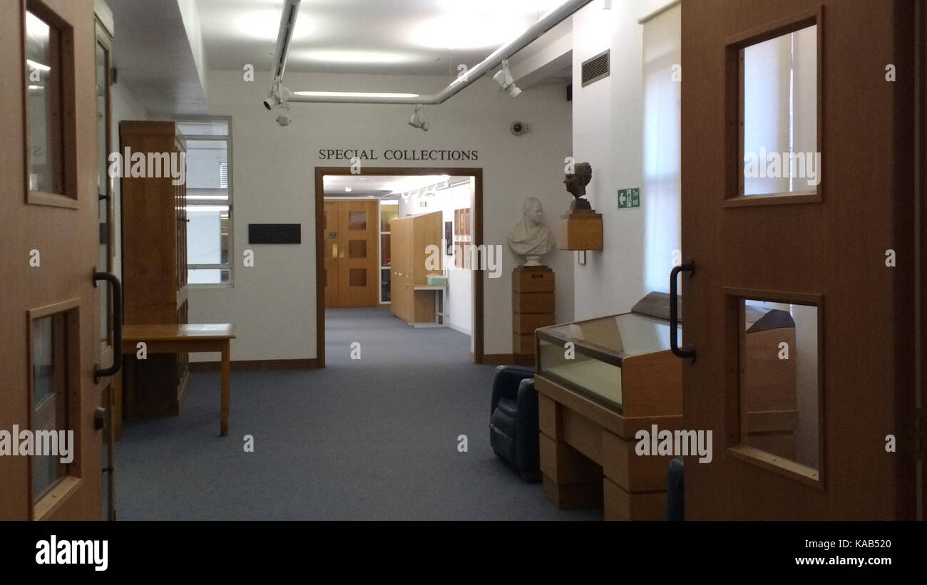 Questa immagine è una fotografia di scorta con vari elementi editoriali, tra cui disegni antichi, mappe, dipinti e illustrazioni. Fornisce materiale visivo per la documentazione storica e per scopi accademici. Foto Stock