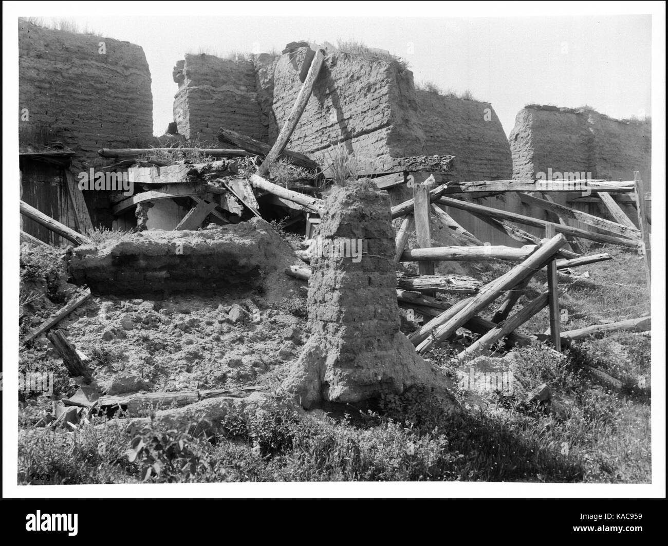 Rovine della Missione di San Antonio de padova, California, ca.1906 (CHS 4368] Foto Stock