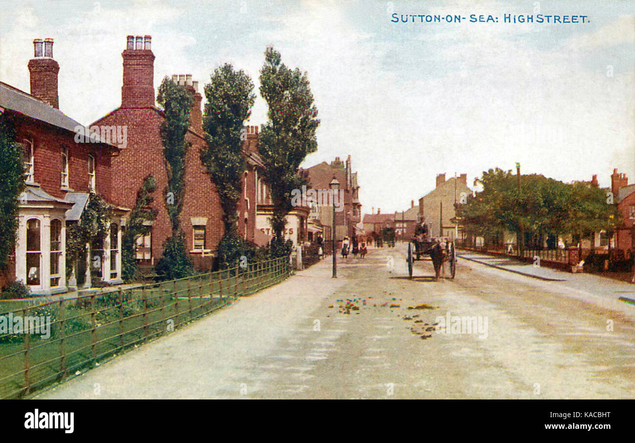 Fotografia di Sutton sulla Sea High Street, scattata prima del 1908, che mostra la struttura, l'architettura e l'atmosfera dei primi anni del XX secolo. Foto Stock