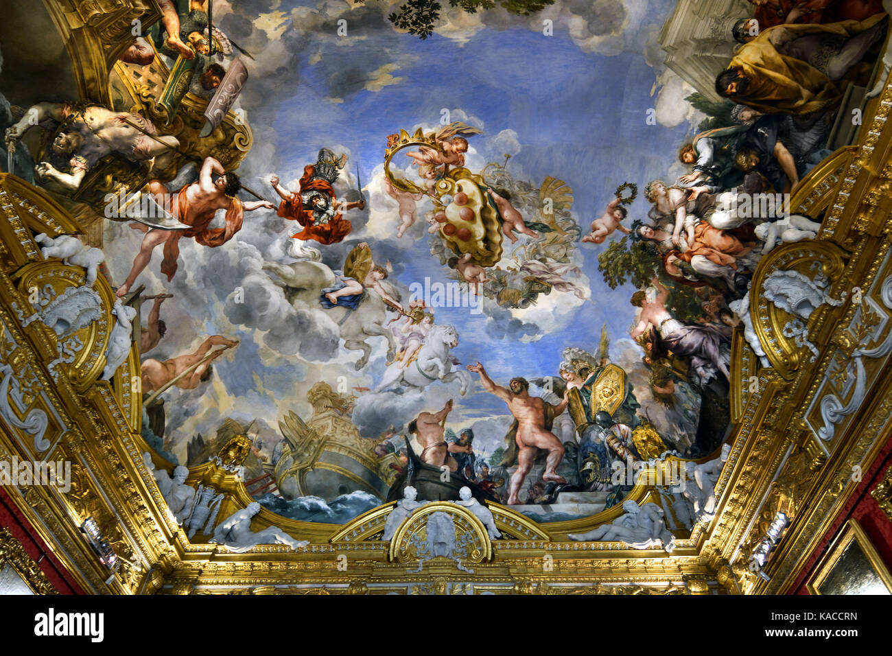 Sala di Marte in Palazzo Pitti Firenze Italia di Pietro da Cortona 1596/7 - 1669 era un barocco italiano pittore e architetto.( Nell antica religione romana e del mito, Marte era il dio della guerra custode agricoli ) Custode di soldati e di agricoltori, il dio della guerra, distruzione e mascolinità. Foto Stock