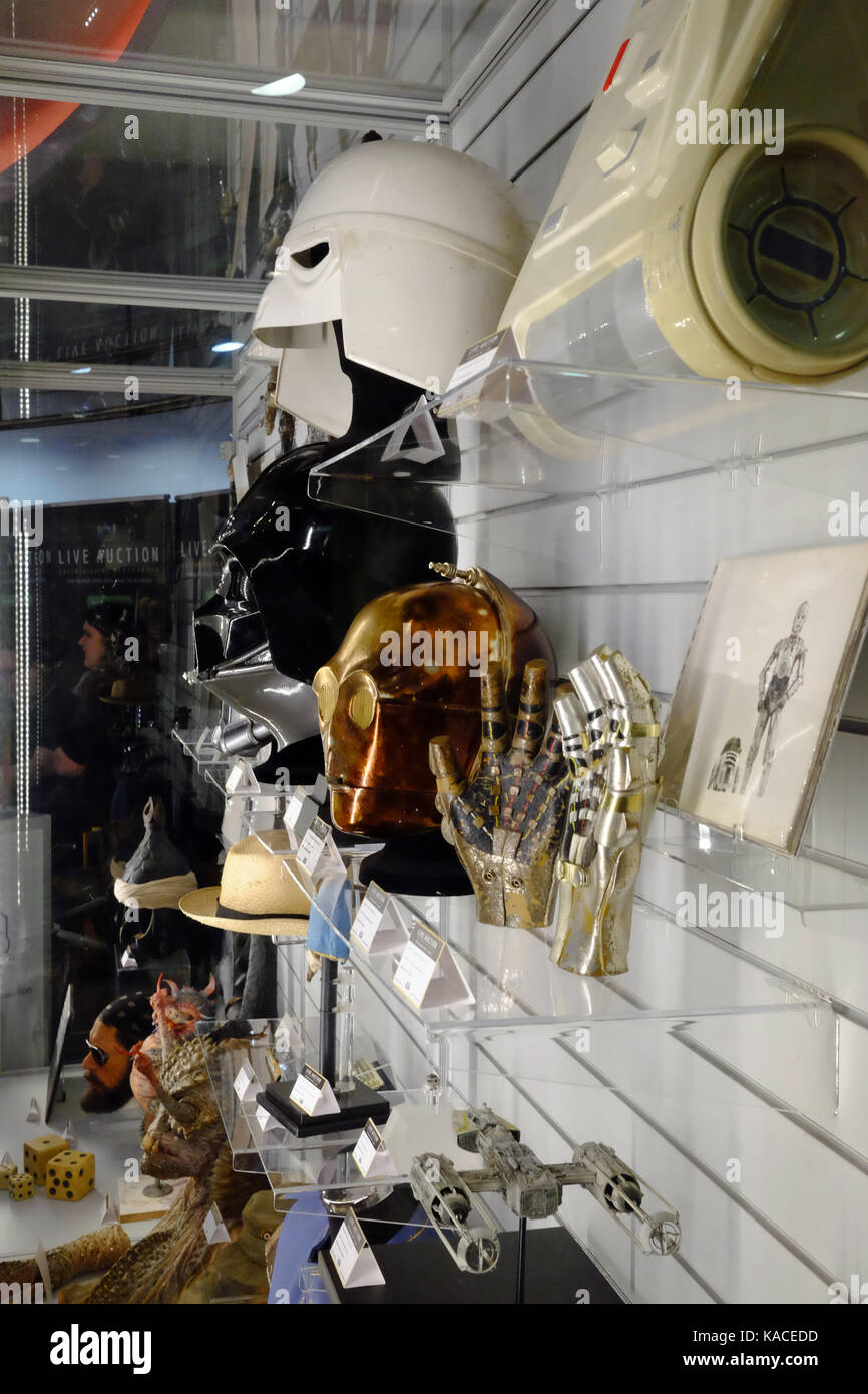 Esposizione in anticipo del live auction al BFI IMAX il 26 settembre 2017 della TV e dei film di memorabilia inclusi real Star Wars puntelli Foto Stock