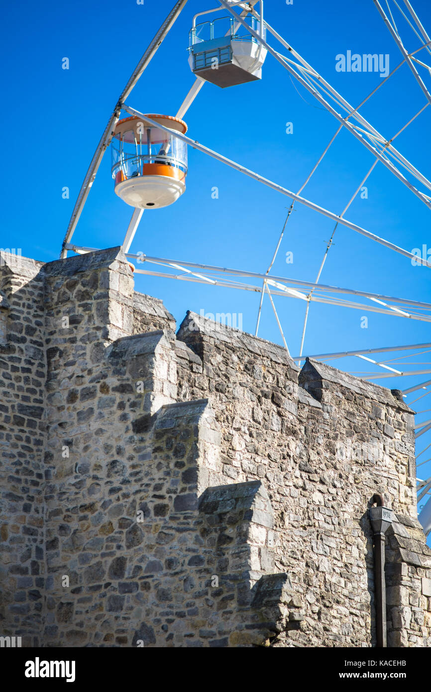 La vista cielo ruota di osservazione - il Regno Unito più alti mobile ruota panoramica Ferris eretto nel centro città di Southampton, Regno Unito Foto Stock