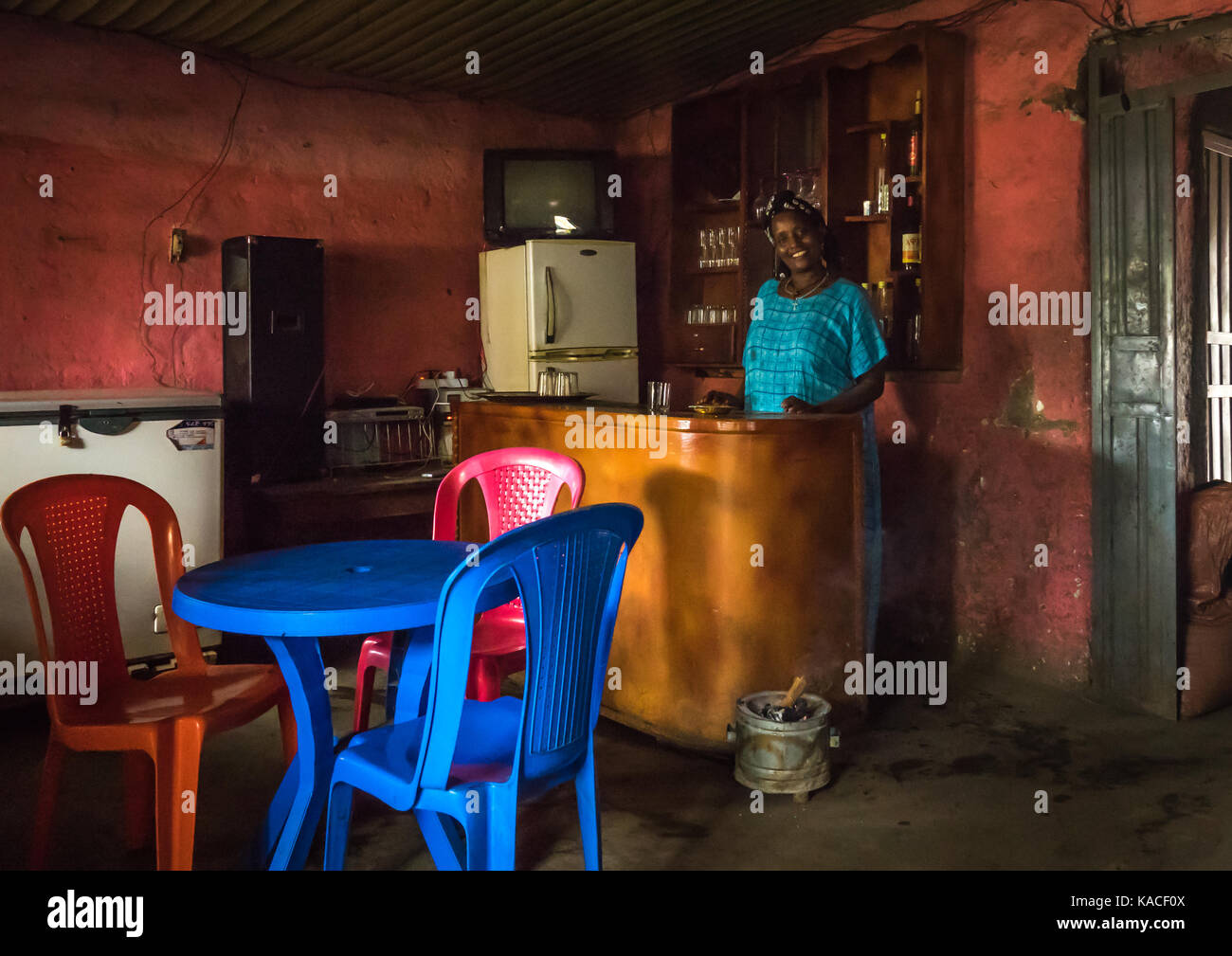 All'interno di una barra etiope, Jinka, Etiopia Foto Stock