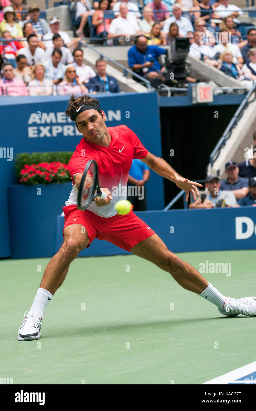 Roger Federer (sui) competono al 2017 US Open Tennis championships Foto Stock