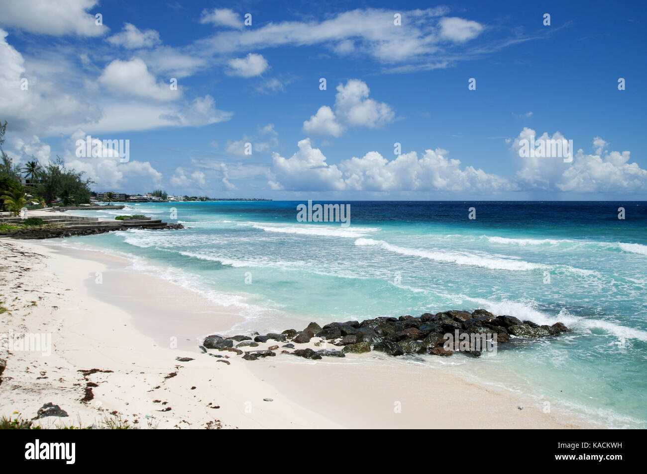 Straordinariamente bella spiaggia di Hastings sulla costa ovest di Barbados Foto Stock