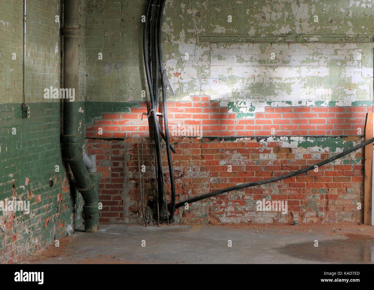 Mattoni colorati grazie a parete vuota del magazzino a e b eddy cartiera, Ottawa, Canada, chiuso nel 2007. Foto Stock