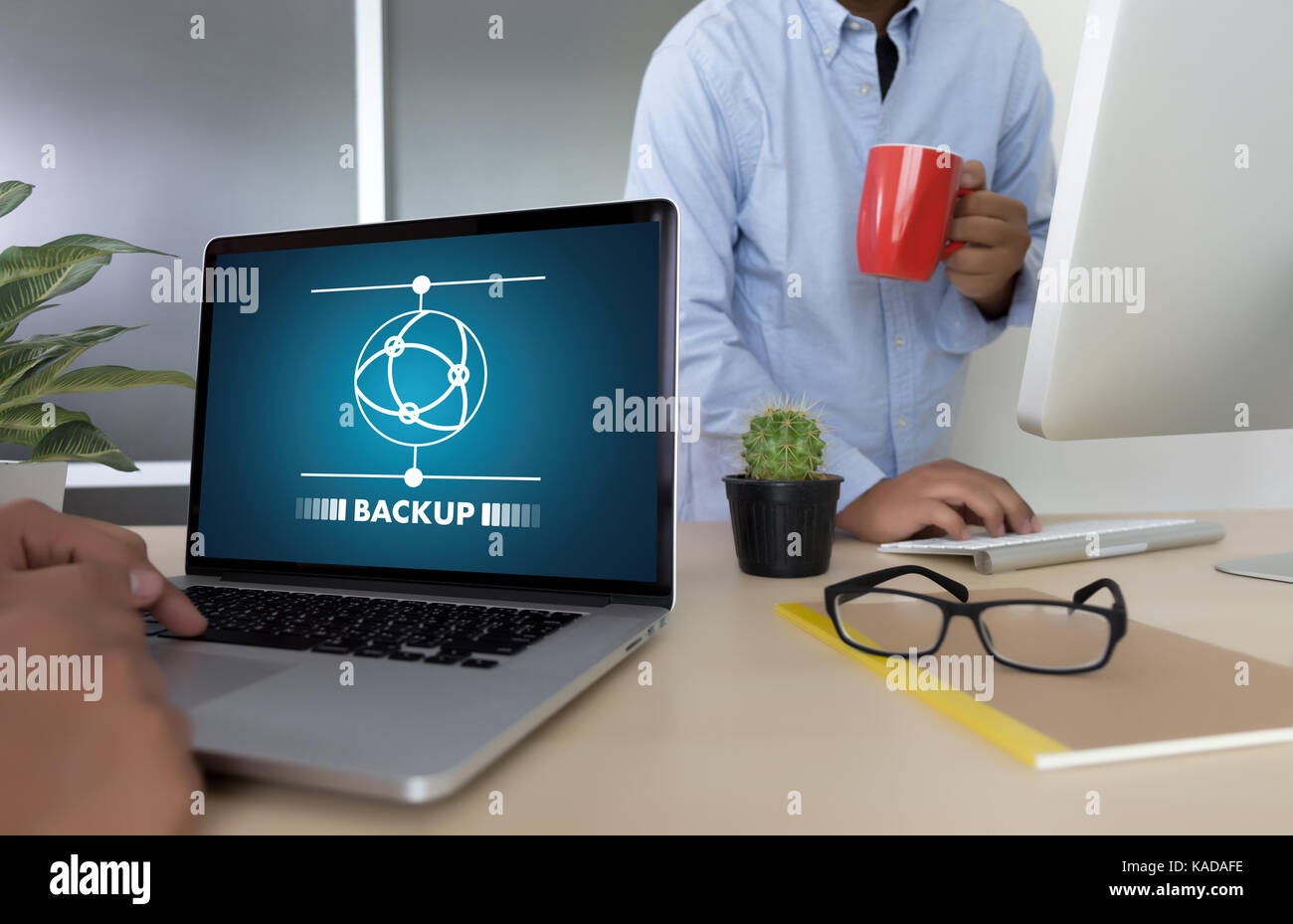 Live streaming backup download di copie di dati di elaborazione dati digitali trasferimento , lo streaming di file di download Foto Stock