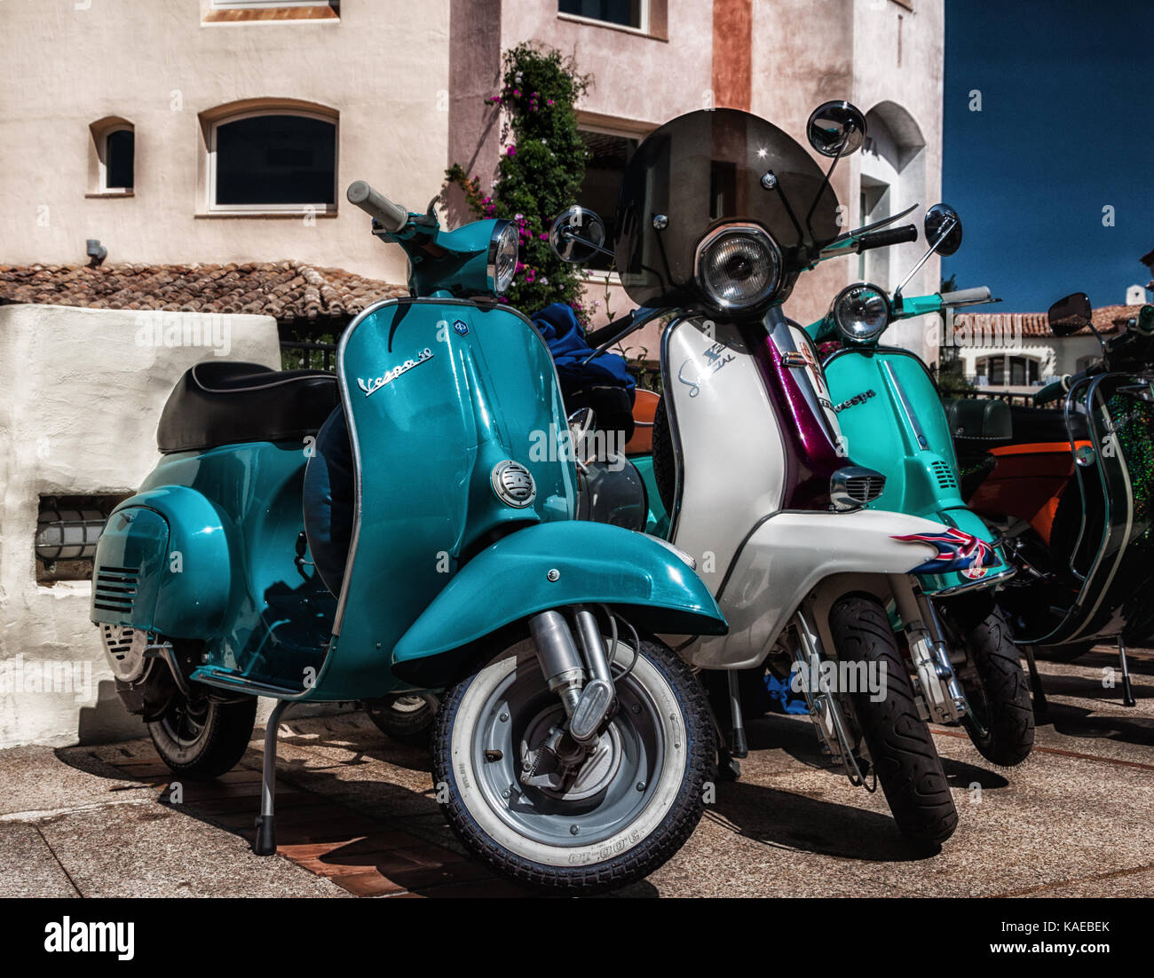 Porto cervo, Italia - 29 giugno 2016: Piaggio Vespa e lambrettavintage  sprint scooter moto motociclo Foto stock - Alamy