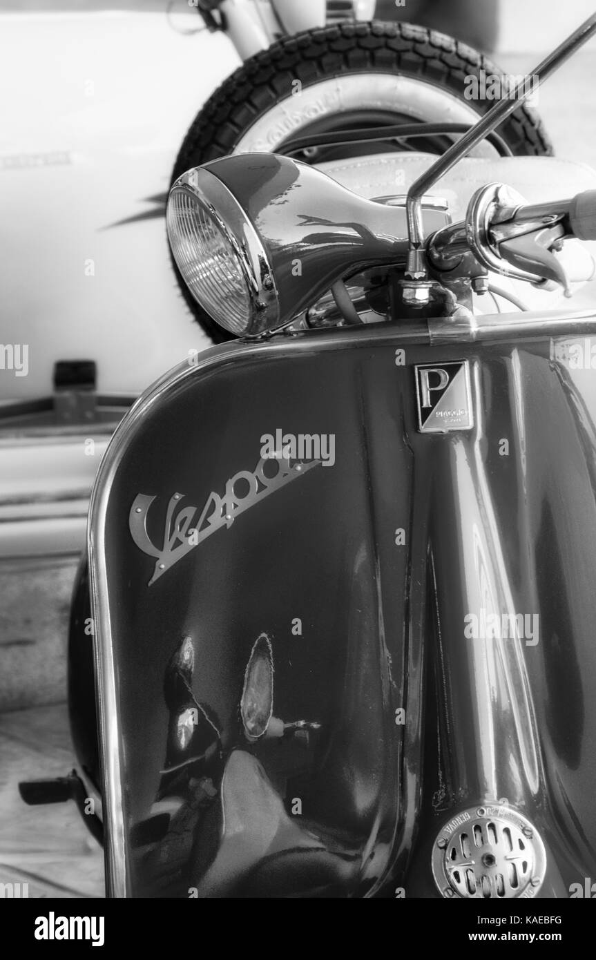 Porto Cervo, Italia - 29 Giugno 2016: Piaggio Vespa e lambrettavintage sprint scooter moto motociclo Foto Stock