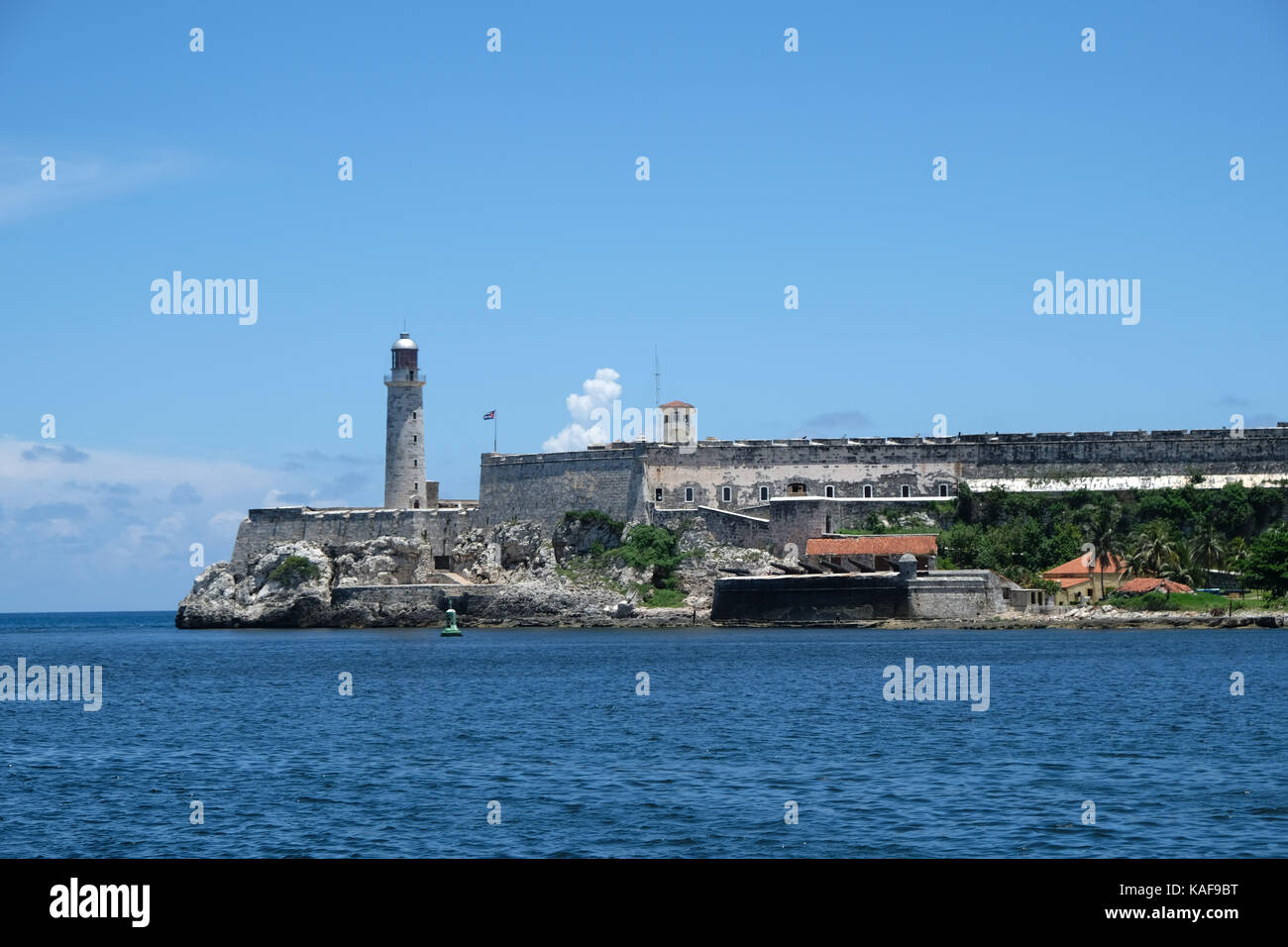 La vista del Castillo de los Tres Reyes del Morro da malec-n a l'Avana, Cuba. Foto Stock