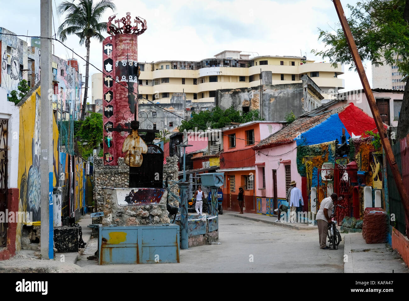 Il Callejon de hamel nel centro habana all Avana, Cuba. il colorato afro-cubano progetto arte il cervello era figlio di salvador gonzalez escalona. Foto Stock