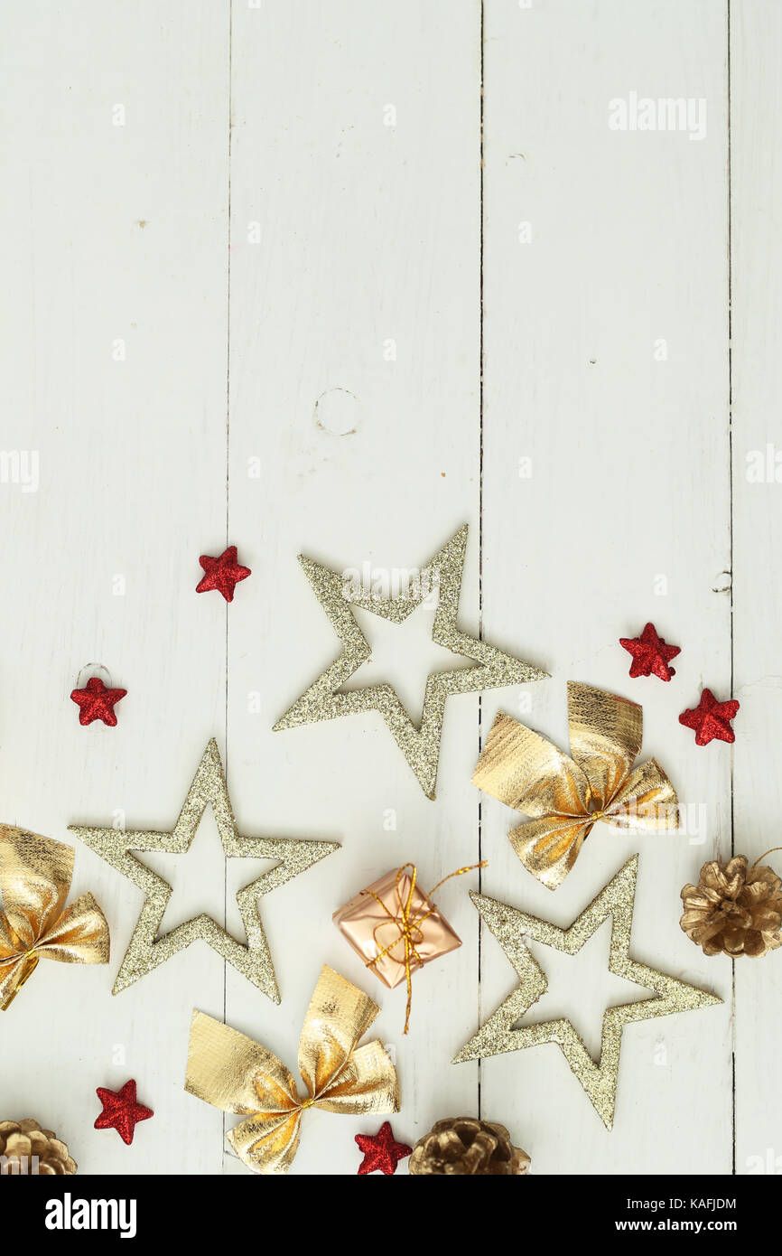 Decorazioni a forma di stella sul tavolo Foto Stock
