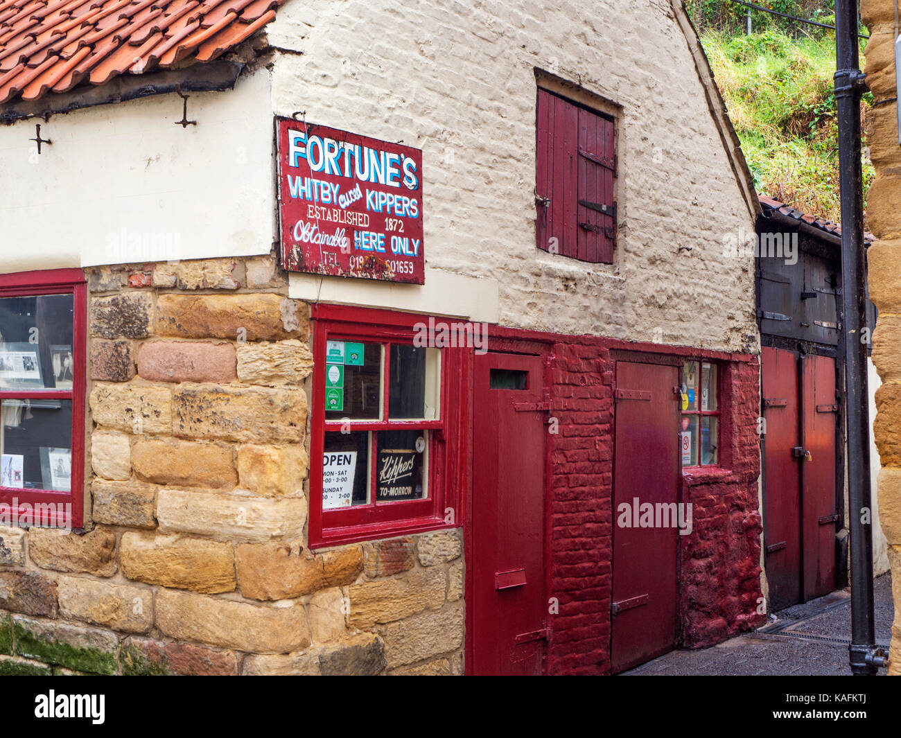 Fortune Whitby con salmone Smokehouse a Whitby Yorkshire Inghilterra Foto Stock