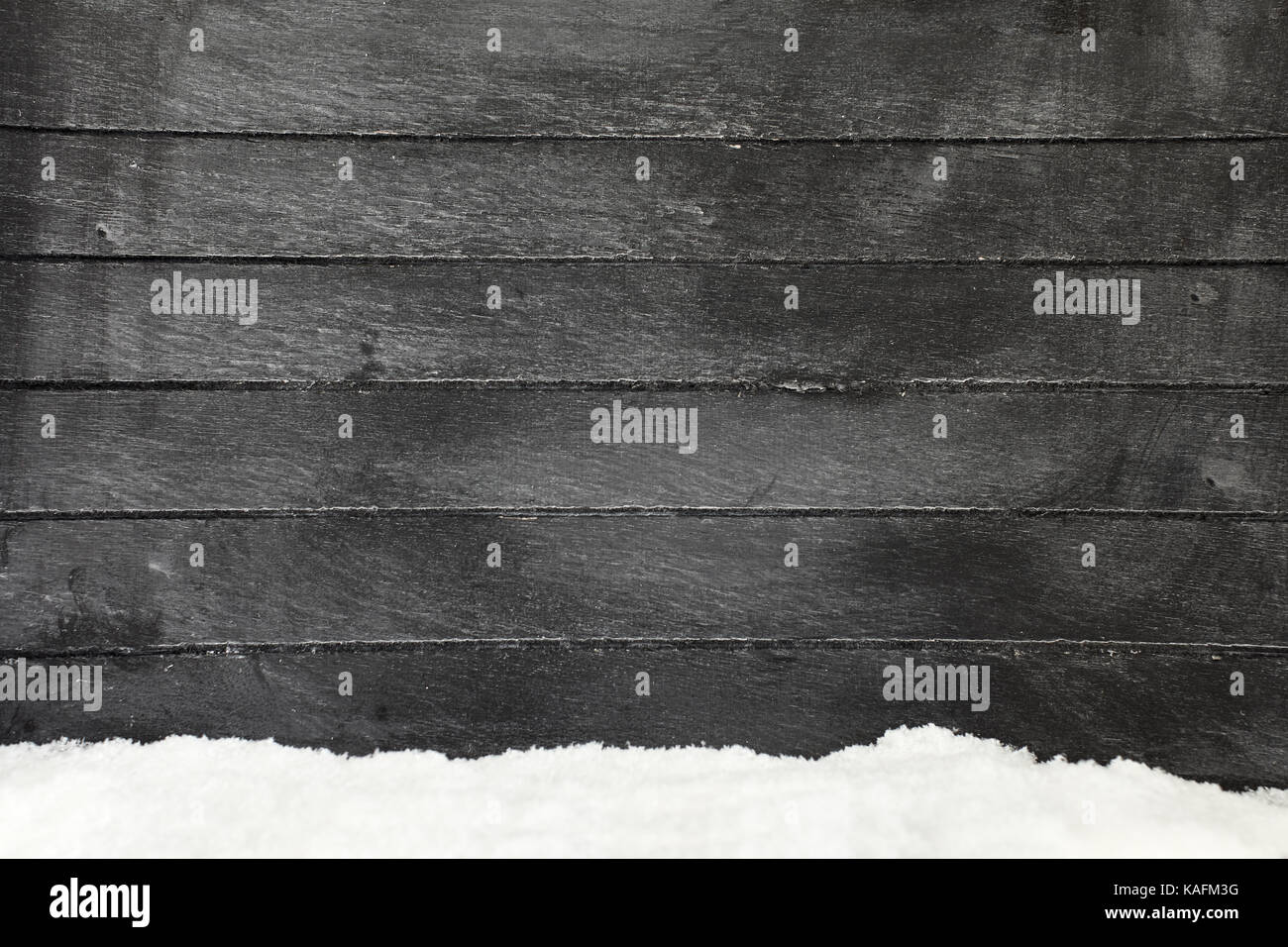 Legno grigio sfondo con la neve in inverno per lo spazio di copia Foto Stock