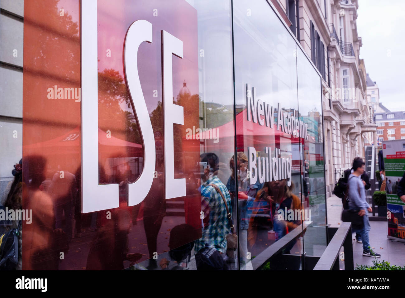 Esterno del nuovo edificio scolastico della London School of Economics e scienze politiche, Londra, Regno Unito. Foto Stock