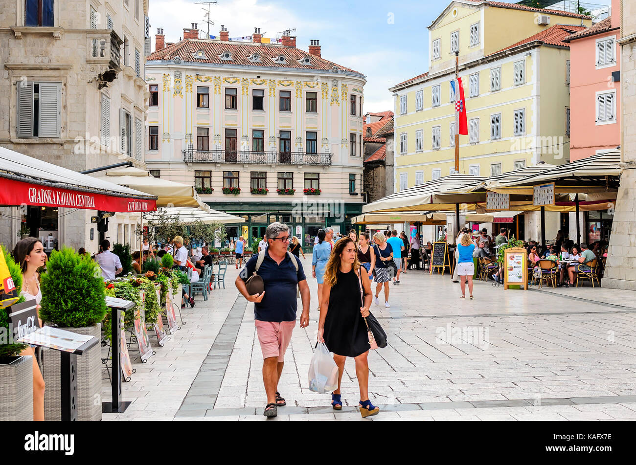 I turisti di piazza nel centro storico di Spalato. Foto Stock