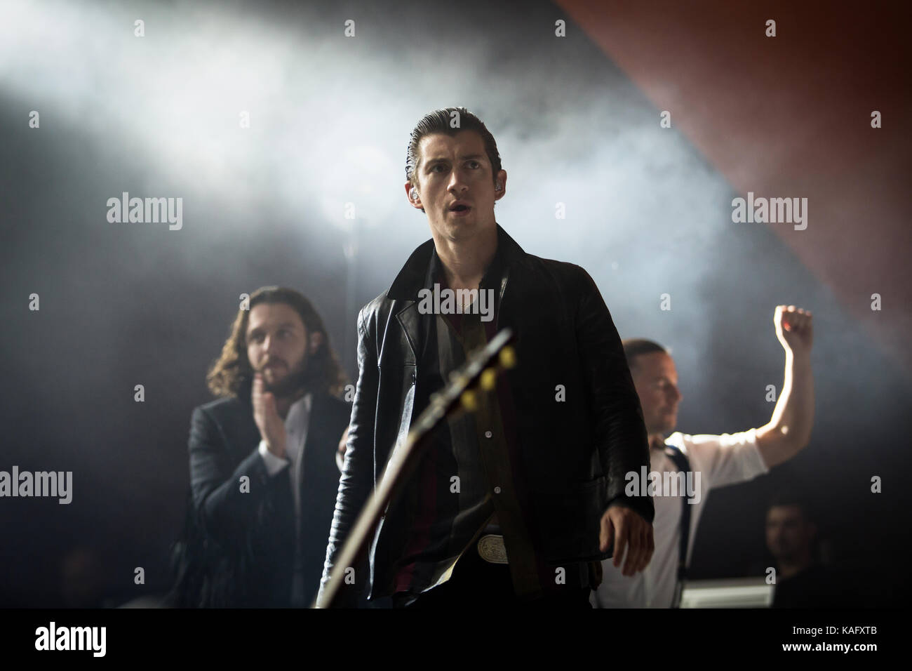 L'inglese rock band Arctic Monkeys esegue un concerto dal vivo all'Orange stadio a Roskilde Festival 2014. Qui frontman, cantante e chitarrista Alex Turner è raffigurato dal vivo sul palco. Danimarca 05/07 2014. Foto Stock
