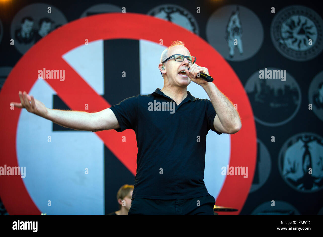 La band punk rock americana Bad Religion si esibisce in un concerto dal vivo al festival musicale norvegese Øyafestivalen 2015. Qui il cantante e cantautore è raffigurato Greg Graffin dal vivo sul palco. Norvegia, 13/08 2015. Foto Stock