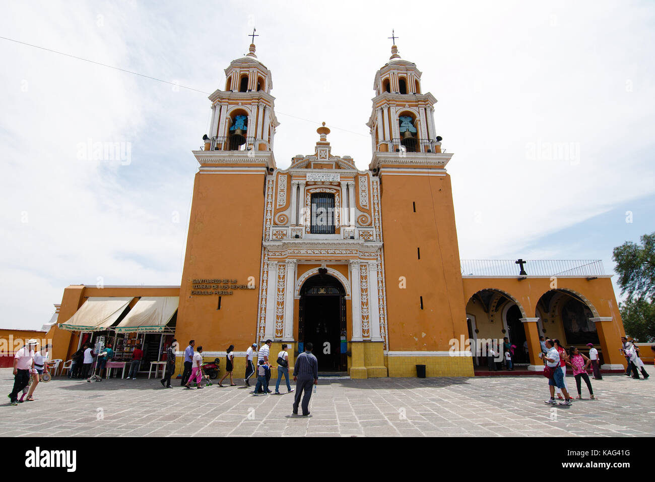 Cholula, Puebla, Messico - 2016: Nuestra Señora de los Remedios, costruita sulla cima della Grande Piramide di Cholula. Foto Stock