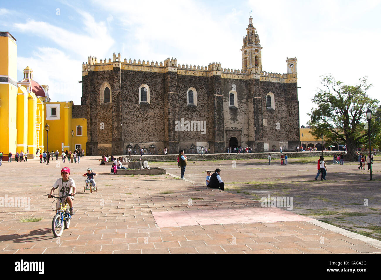 Cholula, Puebla, Messico - 2016: Veduta del Convento Franciscano de San Gabriel Arcángel Foto Stock