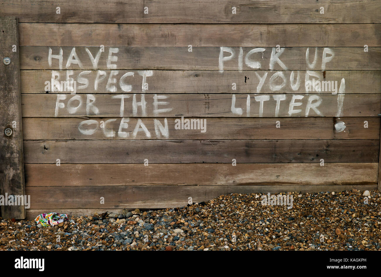 Messaggio di graffiti sul molo, SUSSEX REGNO UNITO Foto Stock