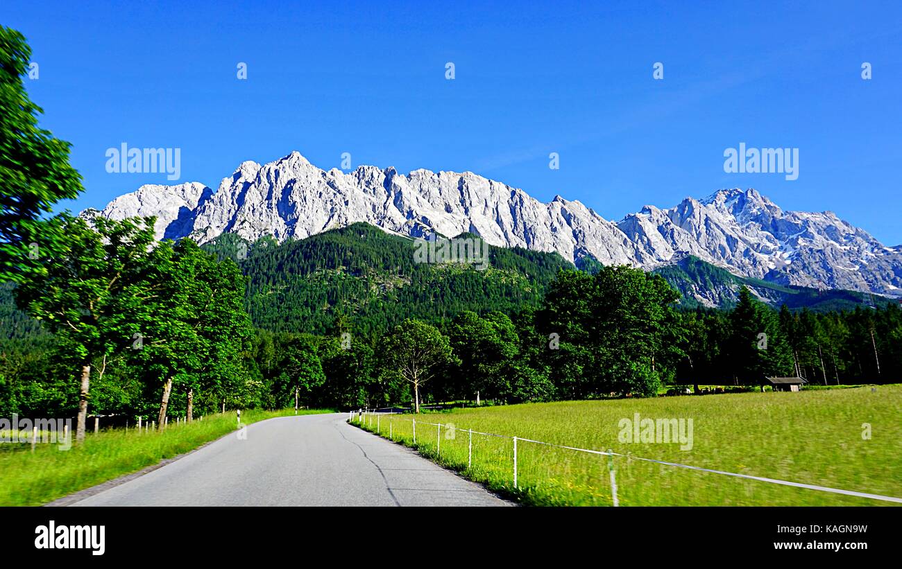Vista della montagna Zugspitze a Grainau, Germania Foto Stock