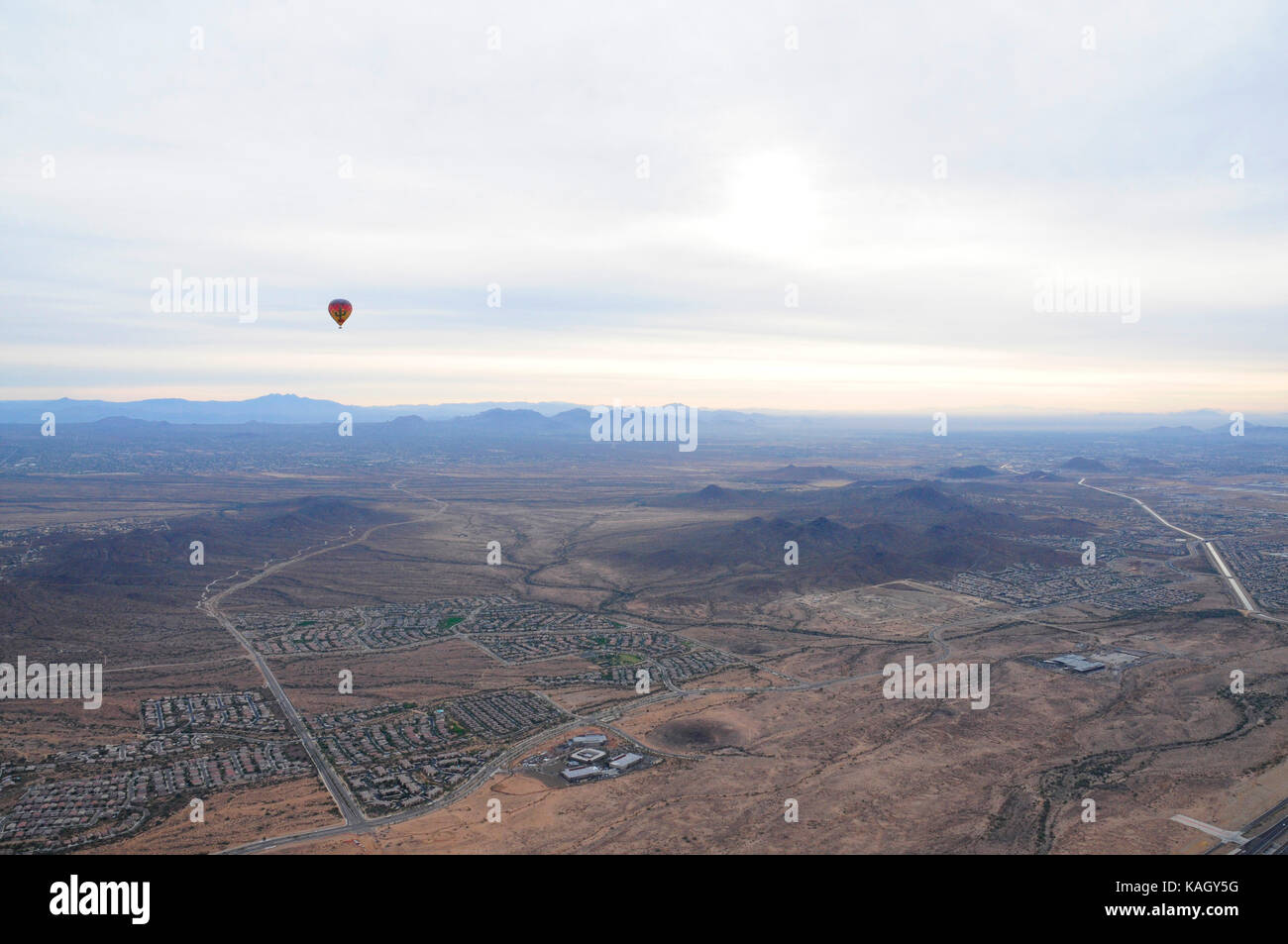 Giro in mongolfiera sopra il deserto di Sonora, Arizona, Stati Uniti d'America Foto Stock