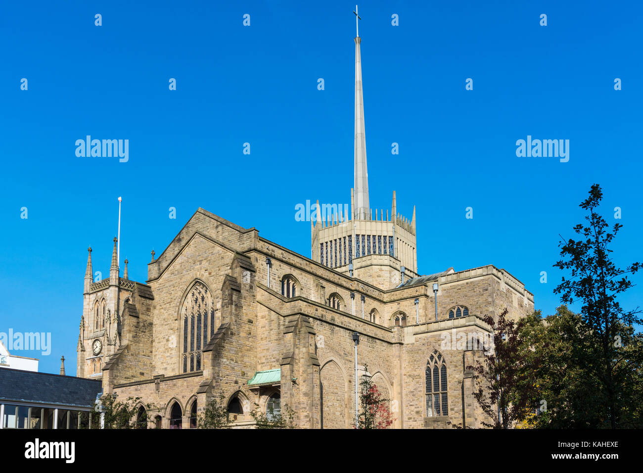 Blackburn Cattedrale (Chiesa Cattedrale di Blackburn Santa Maria la Vergine con San Paolo), la piazza della cattedrale, Blackburn Lancashire, Regno Unito. Foto Stock