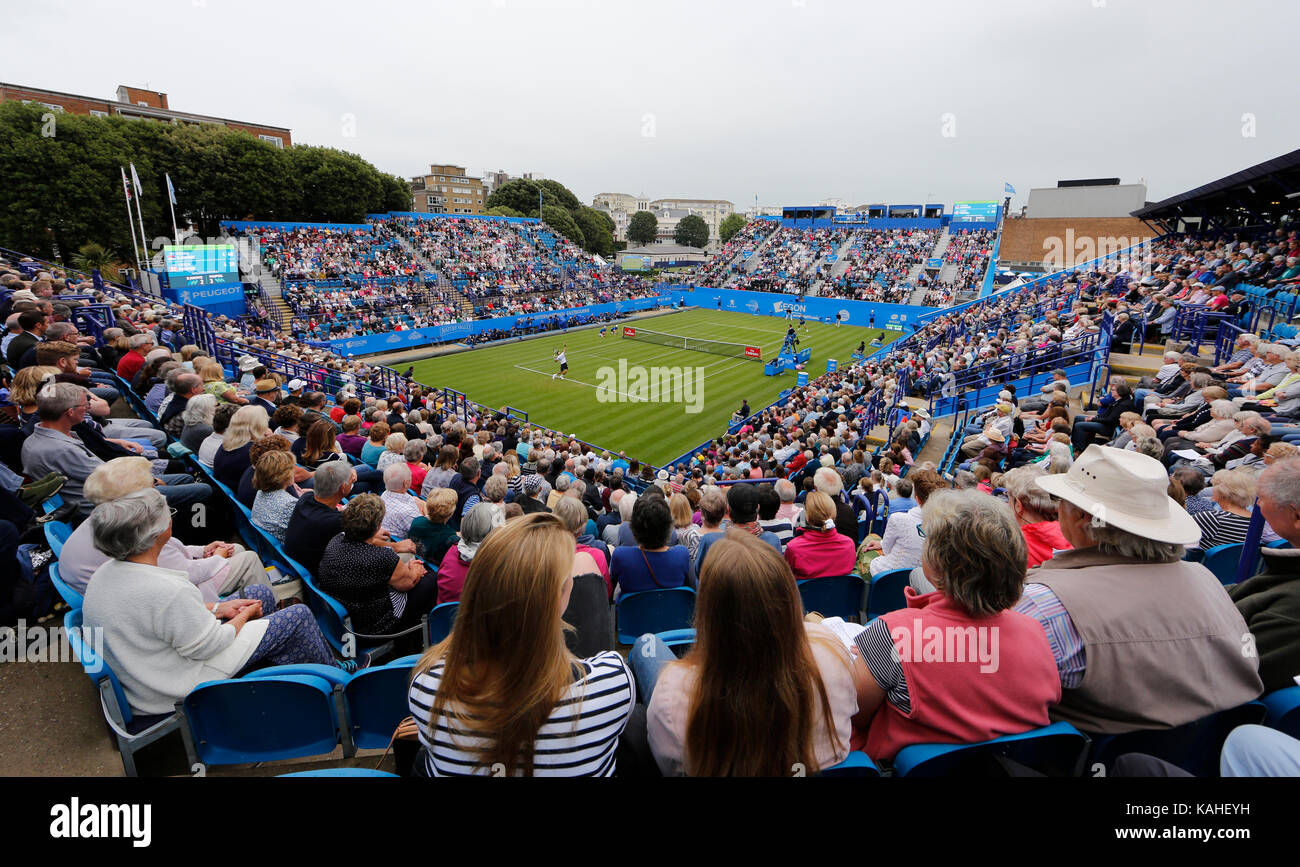 Vista generale del Centre Court durante Novak Djokovic il match contro Vasek Pospisil corrisponde al giorno sei del Aegon International in Devonshire Park, Eastbourne. 28 Giu 2017 Foto Stock