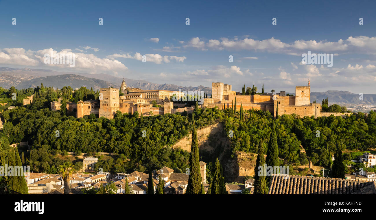 Luce notturna, Alhambra, Granada, Patrimonio dell'Umanità dell'UNESCO, Andalusia, Spagna Foto Stock