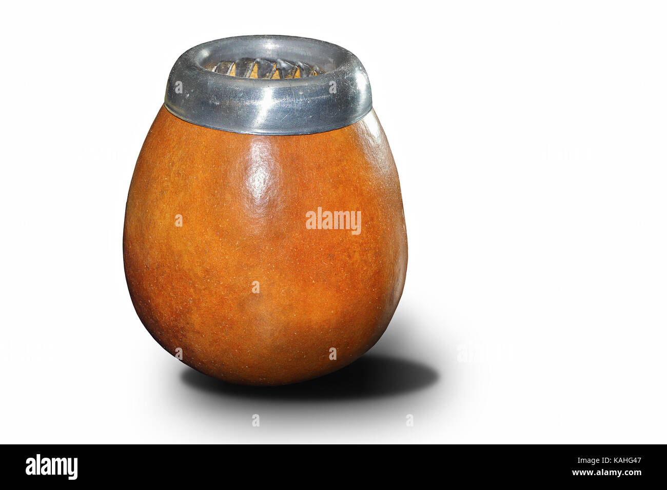 Fatte a mano in legno tradizionale vaso su sfondo bianco con ombra Foto Stock