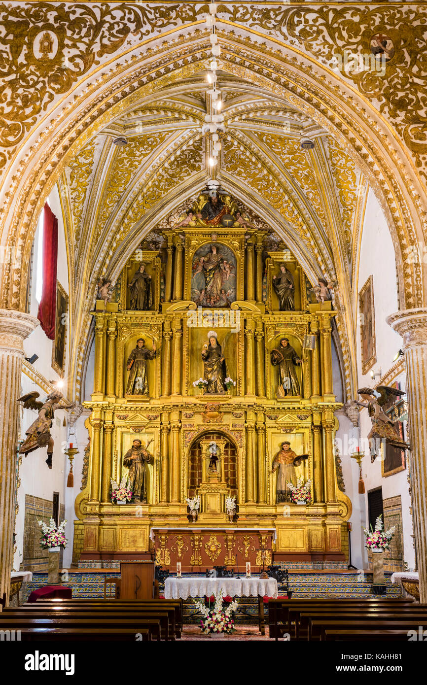 Altare maggiore, Convento de Santa Chiara, Carmona, Provincia di Siviglia, Andalusia, Spagna Foto Stock