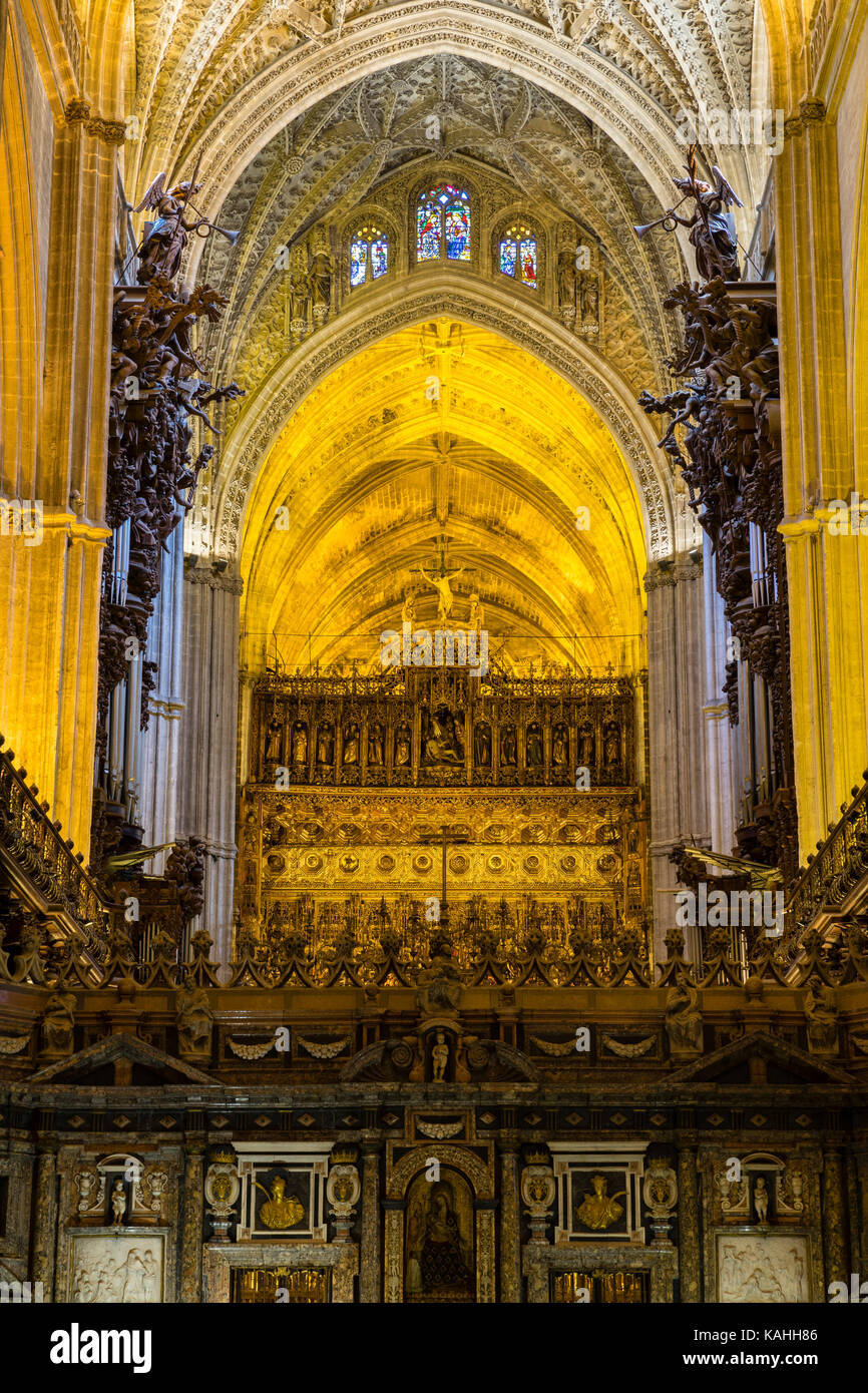 Coro, retro del coro, Capilla Mayor, volta, Cattedrale di Santa María de la Sede, patrimonio dell'umanità dell'UNESCO, Siviglia Foto Stock