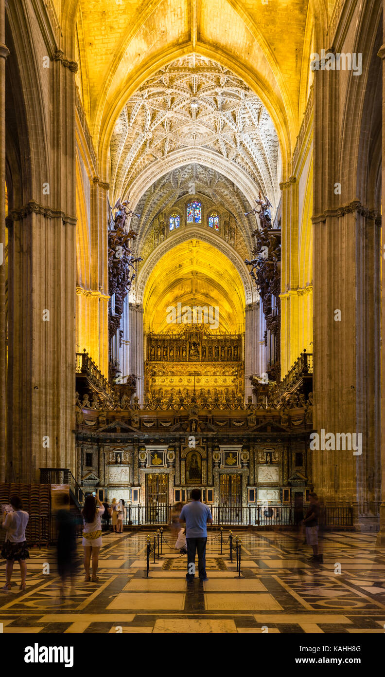 Coro, retro del coro, Capilla Mayor, volta, Cattedrale di Santa María de la Sede, patrimonio dell'umanità dell'UNESCO, Siviglia Foto Stock