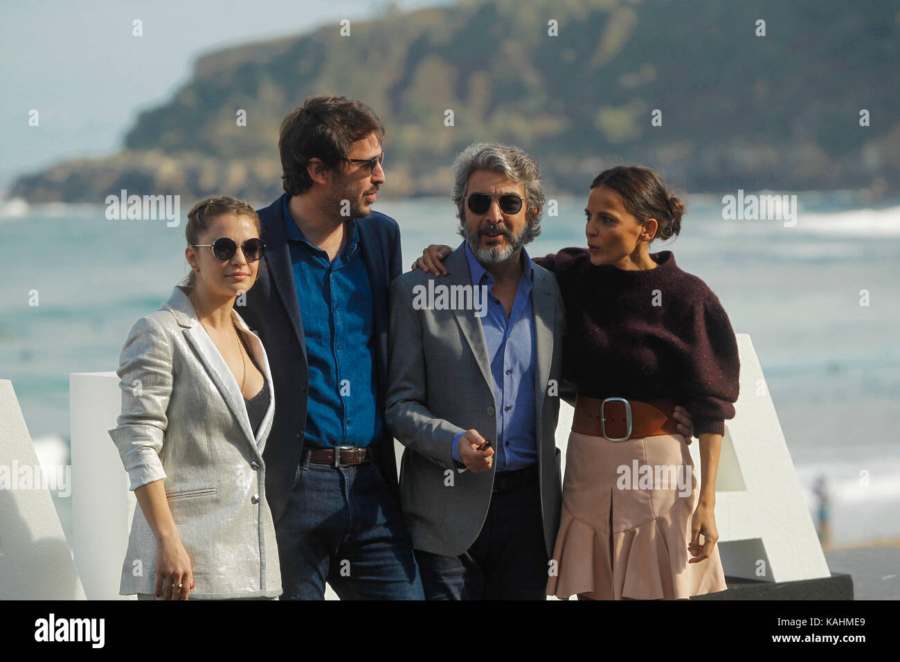 San SEBASTIAN, SPAGNA - 26 SETTEMBRE: Direttore Santiago Mitre, attrici Dolores Fonzi, Elena Anaya e attore Ricardo Darin assistere alla fotocellula 'la Cordillera' durante il 65th San Sebastian International Film Festival il 26 settembre 2017 a San Sebastian, Spagna. Credit Jimmy Olsen/MediaPunch ***NO SPAIN*** Foto Stock