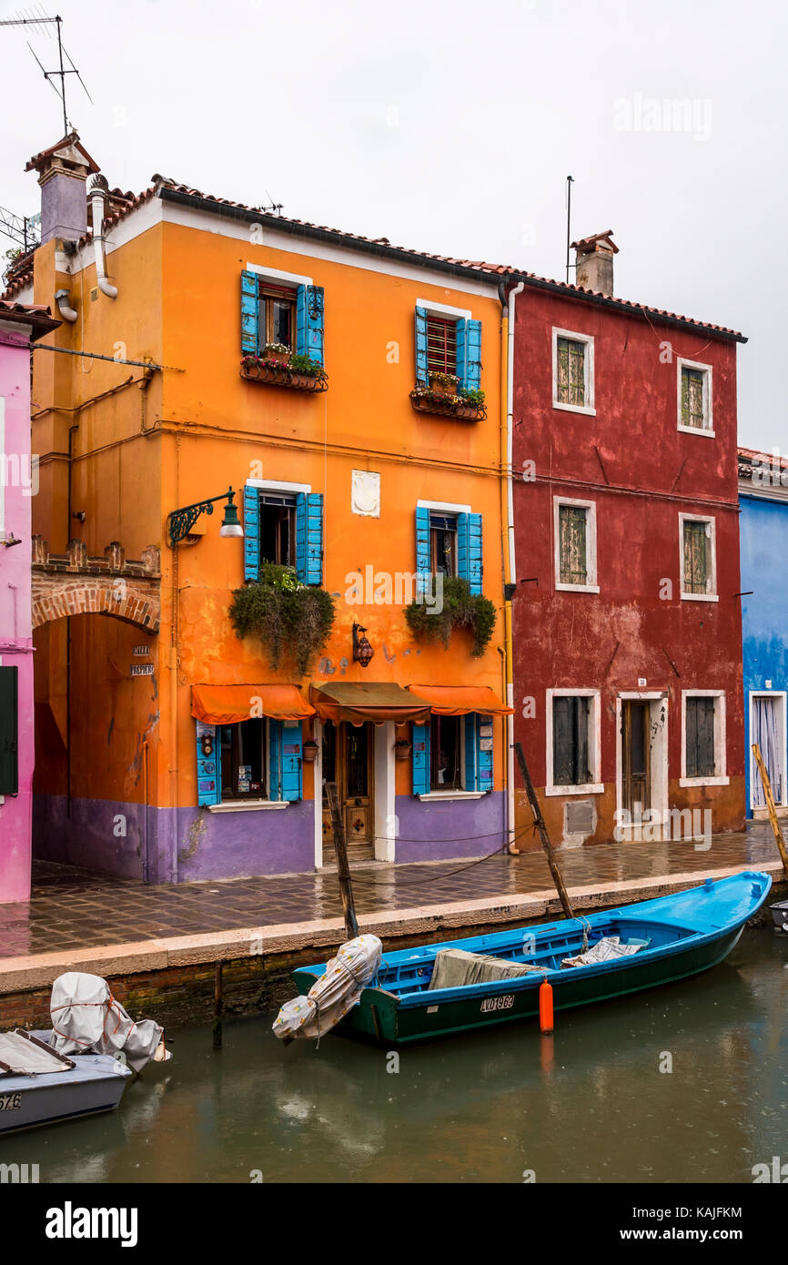 I colori dell'isola di Burano a Venezia Foto Stock